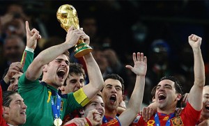 Iker Casillas levanta de Copa del Mundo