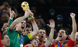 Iker Casillas levanta de Copa del Mundo